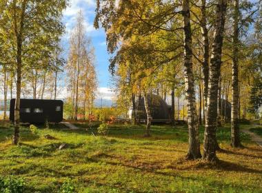 Романтическое свидание в лодже у реки — фото 7