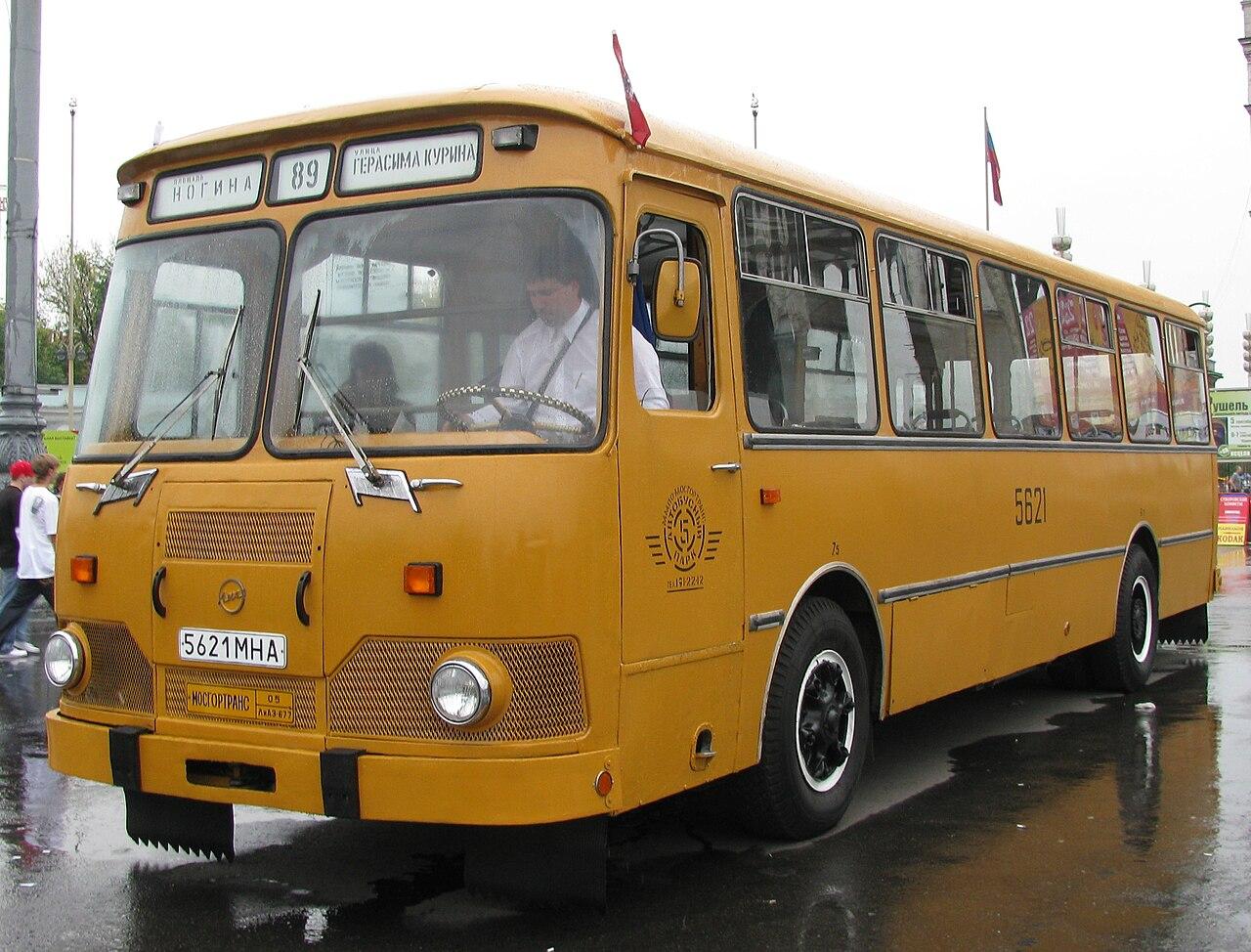 Moscow_museum_bus_5621_2009-09_LiAZ-677M