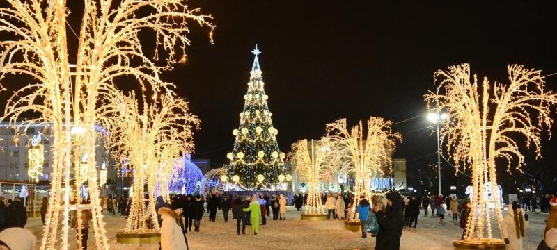 Открытие главной городской елки «Новогодние чудеса от Деда Мороза» — фото 1