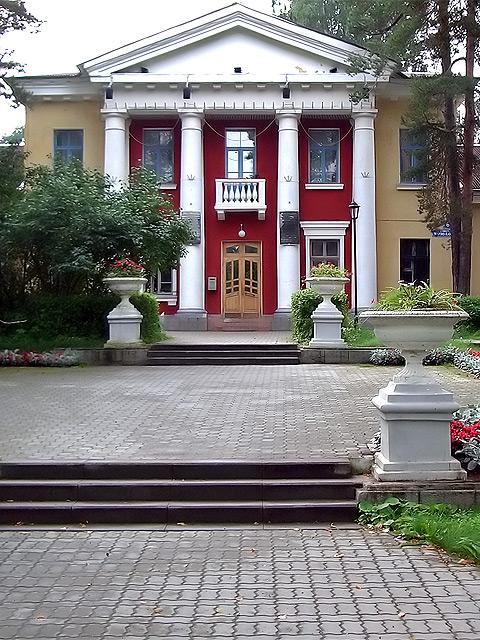 Dubna.house_of_scientiests
