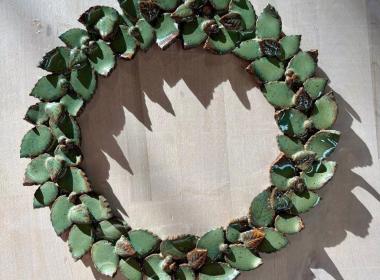 Рождественский венок из керамики — фото 2